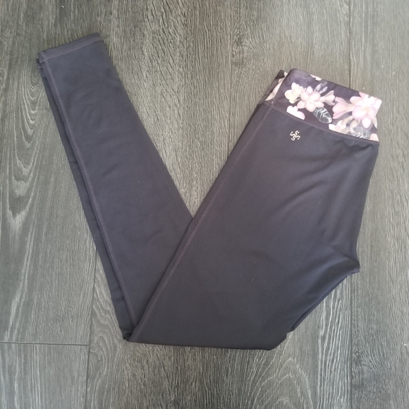 Sansara yoga grey leggings with floral waistband - Picture 9 of 9
